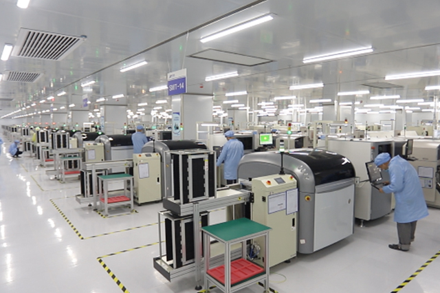 AI智能機器人主板貼片SMT生產車間配線